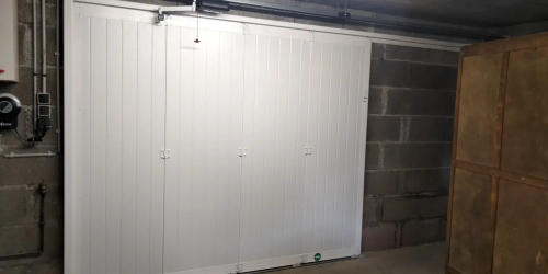 Porte de garage sectionnelle latérale