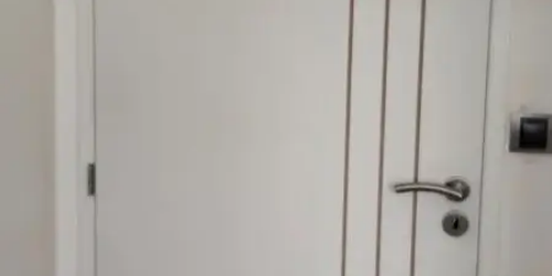 Changement ensemble bloc-porte d'intérieur